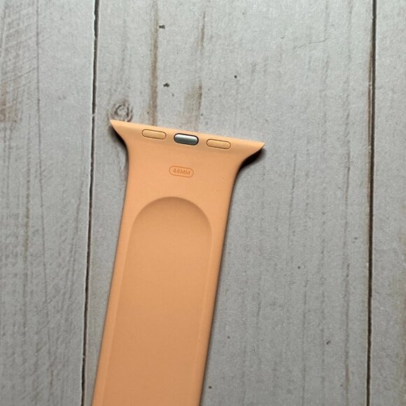 Apple Solo Loop Watch Band - Size 7 - 6"L - for 42mm, 44mm, and 45mm - Pre Owned - Picture 3 of 4